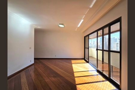 Sala de apartamento para alugar com 4 quartos, 180m² em Vila Uberabinha, São Paulo