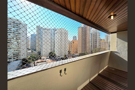 Apartamento para alugar com 180m², 4 quartos e 3 vagas Apartamento para alugar com 180m², 4 quartos e 3 vagasVaranda