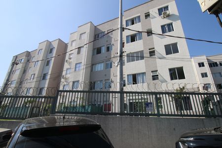Fachada do Prédio de apartamento para alugar com 2 quartos, 1m² em Parque Colúmbia, Rio de Janeiro