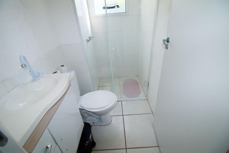 Banheiro de apartamento para alugar com 2 quartos, 1m² em Parque Colúmbia, Rio de Janeiro