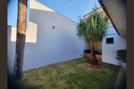Área externa de casa para alugar com 4 quartos, 309m² em Tabajaras, Uberlândia