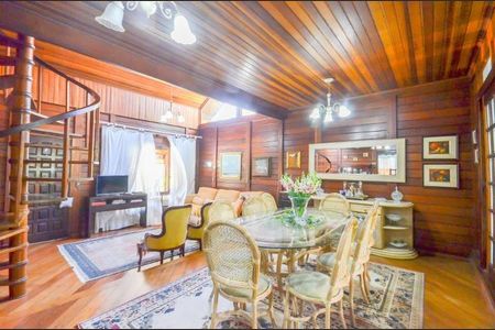 Casa à venda com 252m², 3 quartos e 3 vagas