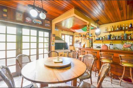 Casa à venda com 252m², 3 quartos e 3 vagas