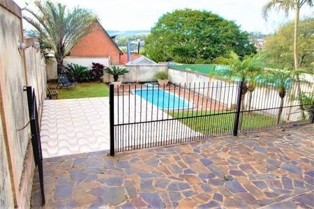 Casa à venda com 3 quartos, 220m² em Espírito Santo, Porto Alegre