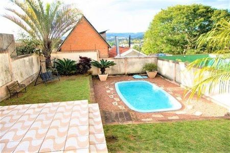 Casa à venda com 3 quartos, 220m² em Espírito Santo, Porto Alegre