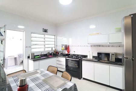 Casa à venda com 216m², 2 quartos e sem vaga Casa à venda com 216m², 2 quartos e sem vagaCozinha