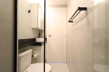 Banheiro de apartamento para alugar com 2 quartos, 28m² em Água Branca, São Paulo