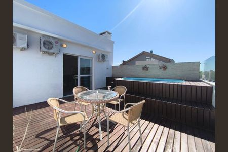 Casa à venda com 209m², 3 quartos e 2 vagas