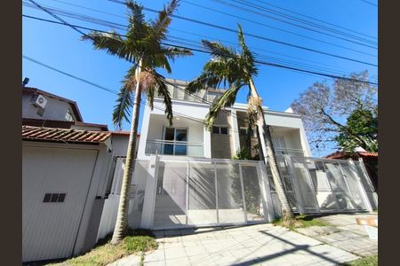 Casa à venda com 209m², 3 quartos e 2 vagas