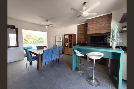 Casa à venda com 209m², 3 quartos e 2 vagas