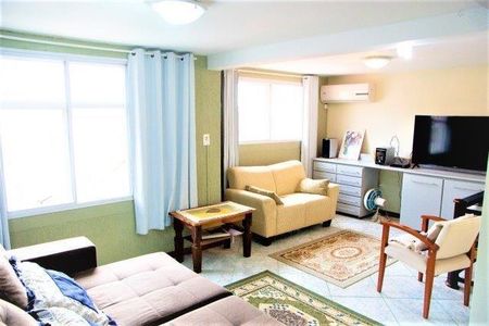 Casa de condomínio à venda com 208m², 3 quartos e 2 vagas