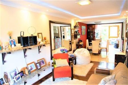 Casa de condomínio à venda com 208m², 3 quartos e 2 vagas