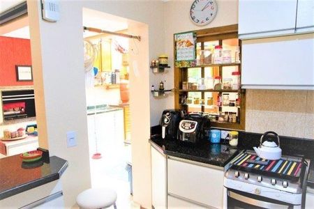 Casa de condomínio à venda com 208m², 3 quartos e 2 vagas