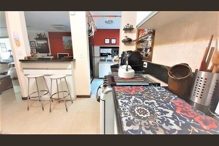 Casa de condomínio à venda com 208m², 3 quartos e 2 vagas