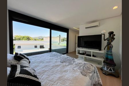 Casa de condomínio à venda com 350m², 4 quartos e 2 vagas