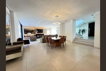 Casa de condomínio à venda com 350m², 4 quartos e 2 vagas