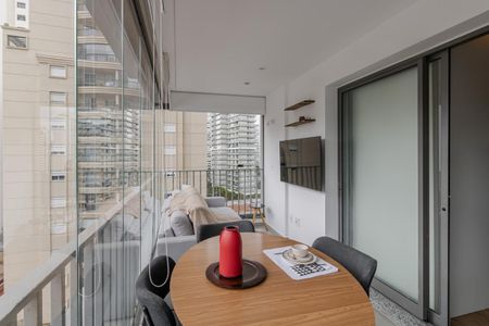Sacada de kitnet/studio para alugar com 1 quarto, 39m² em Vila Nova Conceição, São Paulo