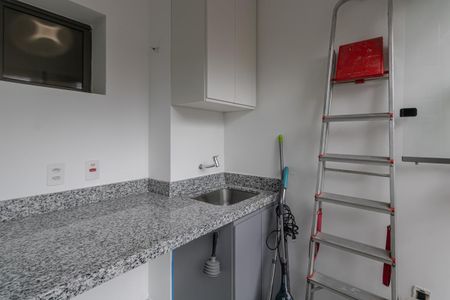 Banheiro de kitnet/studio para alugar com 1 quarto, 39m² em Vila Nova Conceição, São Paulo