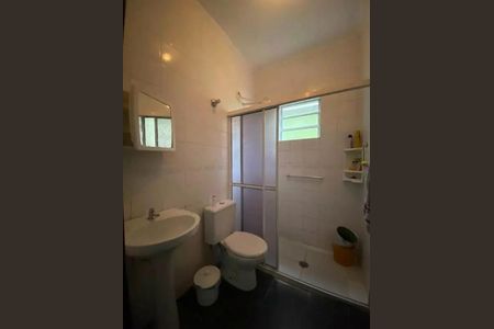 Banheiro de casa à venda com 3 quartos, 194m² em Parque Gerassi, Santo André