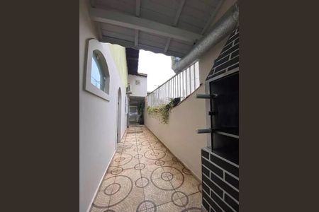 Área externa de casa à venda com 3 quartos, 194m² em Parque Gerassi, Santo André