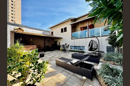 Casa à venda com 3 quartos, 268m² em Carlos Prates, Belo Horizonte