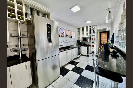 Casa à venda com 3 quartos, 268m² em Carlos Prates, Belo Horizonte