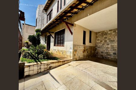 Casa à venda com 3 quartos, 268m² em Carlos Prates, Belo Horizonte
