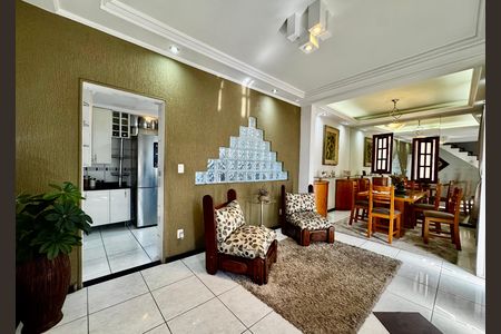 Casa à venda com 3 quartos, 268m² em Carlos Prates, Belo Horizonte