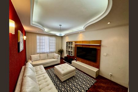Casa à venda com 3 quartos, 268m² em Carlos Prates, Belo Horizonte