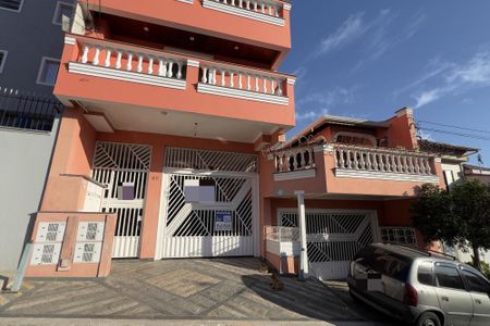 Fachada com placa grande de apartamento para alugar com 1 quarto, 45m² em Jardim Monte Carmelo, Guarulhos