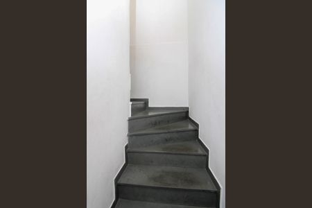 Sala escada de casa à venda com 2 quartos, 76m² em Jardim das Palmas, São Paulo