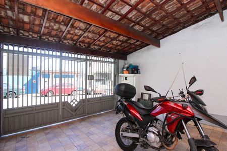 Garagem de casa à venda com 2 quartos, 76m² em Jardim das Palmas, São Paulo