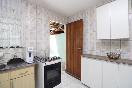 Casa à venda com 76m², 2 quartos e 2 vagas Casa à venda com 76m², 2 quartos e 2 vagasCozinha