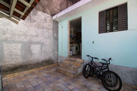 Quintal de casa à venda com 2 quartos, 76m² em Jardim das Palmas, São Paulo