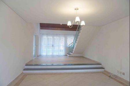 Casa de condomínio para alugar com 360m², 2 quartos e 3 vagasSala