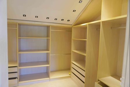 Casa de condomínio para alugar com 360m², 2 quartos e 3 vagasCloset da suíte 2