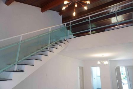 Casa de condomínio para alugar com 360m², 2 quartos e 3 vagasSala