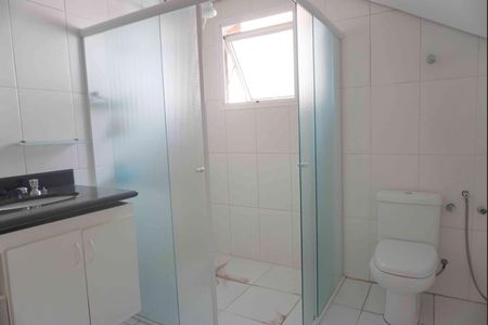 Banheiro da Suíte 2 de casa de condomínio para alugar com 2 quartos, 360m² em Morada dos Pássaros, Barueri