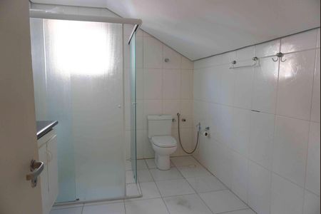 Casa de condomínio para alugar com 360m², 2 quartos e 3 vagasBanheiro da Suíte 2