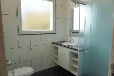Casa de condomínio para alugar com 360m², 2 quartos e 3 vagasBanheiro