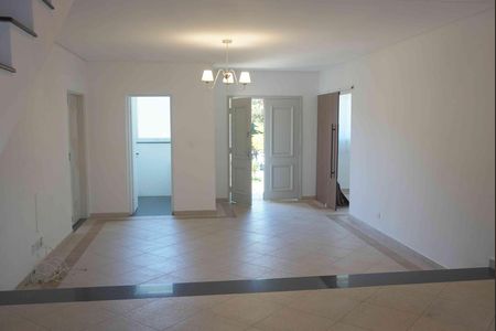 Casa de condomínio para alugar com 360m², 2 quartos e 3 vagasSala