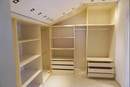 Casa de condomínio para alugar com 360m², 2 quartos e 3 vagasCloset da suíte 2