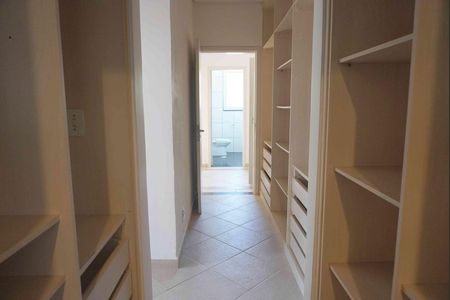 Casa de condomínio para alugar com 360m², 2 quartos e 3 vagasCloset da suíte 1
