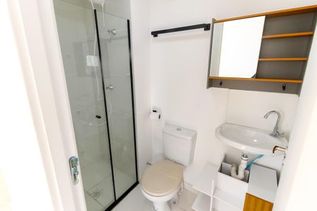 Banheiro de apartamento para alugar com 1 quarto, 64m² em Vila Sonia, São Paulo
