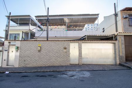 Fachada de casa à venda com 3 quartos, 160m² em Irajá, Rio de Janeiro