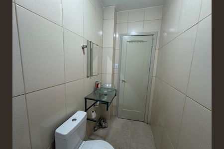 Banheiro de apartamento para alugar com 1 quarto, 45m² em Centro, São Vicente