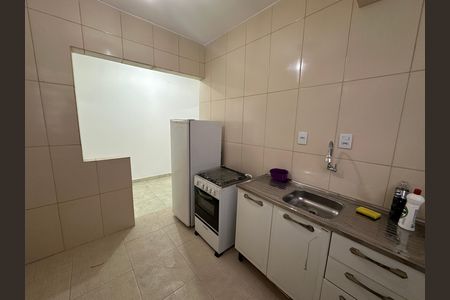 Cozinha de apartamento para alugar com 1 quarto, 45m² em Centro, São Vicente