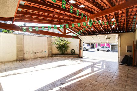 Garagem de casa para alugar com 3 quartos, 200m² em Vila Cavaton, São Paulo