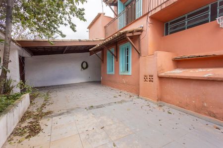 Quintal de casa para alugar com 4 quartos, 270m² em Jardim Guarapiranga, São Paulo