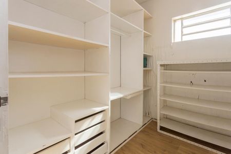 Casa para alugar com 270m², 4 quartos e 4 vagasCloset da suíte